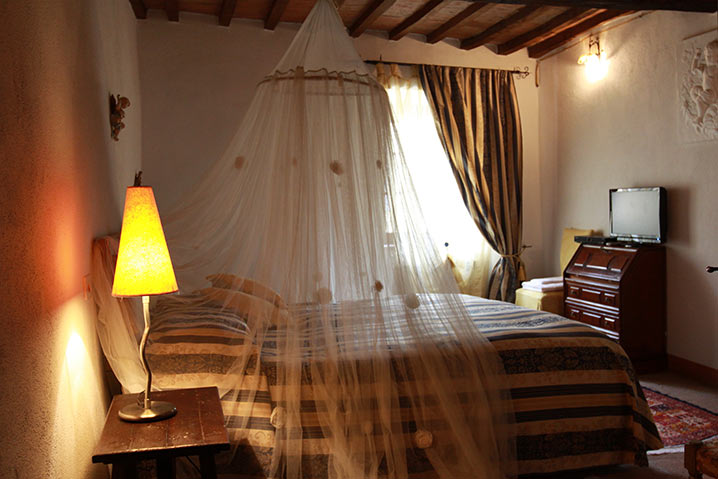 borgo-di-sempronio-casetta-del-borgo-II-letto